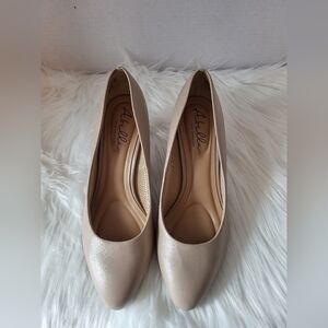 Abella Shoes size 8.5 NEW NO TAGS